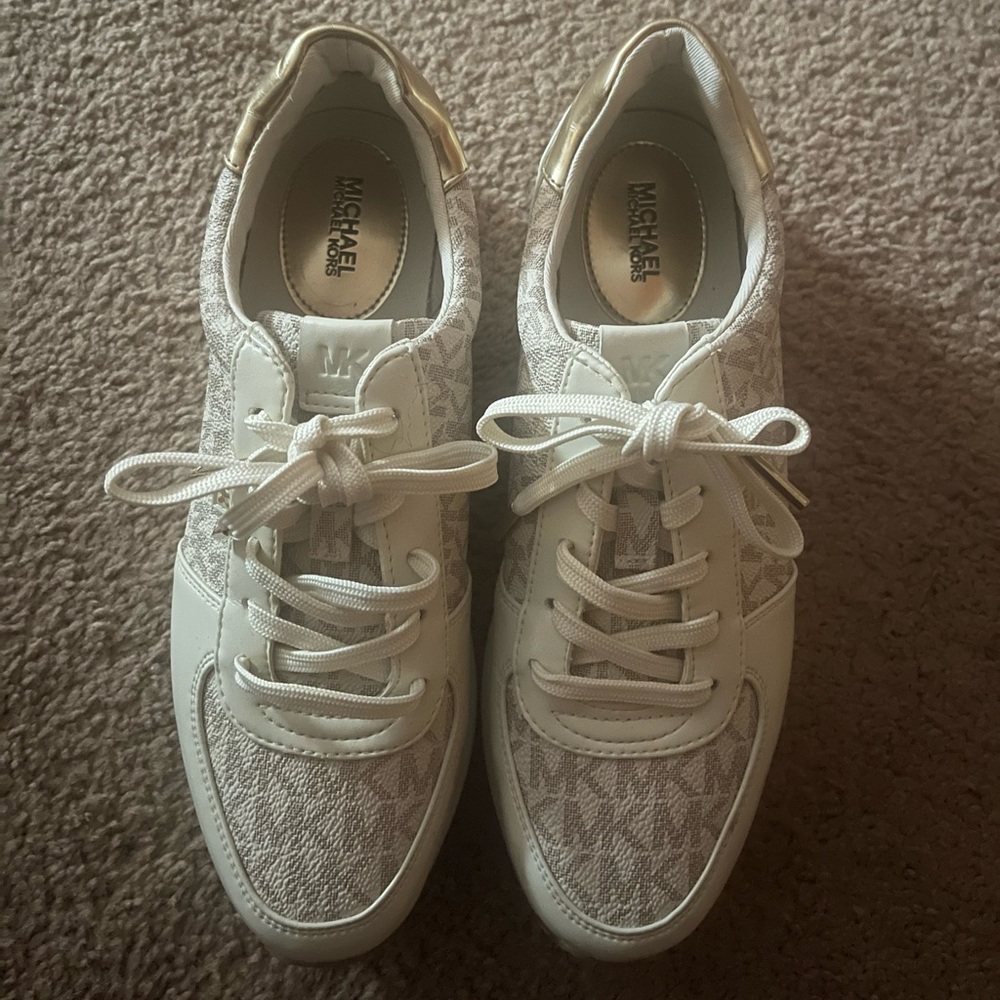 Women sneakers